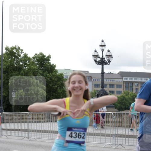 29.06.2025 - hella hamburg halbmarathon Jannik Wohlers http://msf.ph/oto/8235444 29.06.2025 10:28:38 Lombardsbrücke 1869, 2688, 3717, 4161, 4362, 4834, 4982, 5167, 6345, 7169, 8048, 12099, 12404, 12442, 14205, 15143, 15452, 15453, 15952, 15955 meine-sportfotos.de