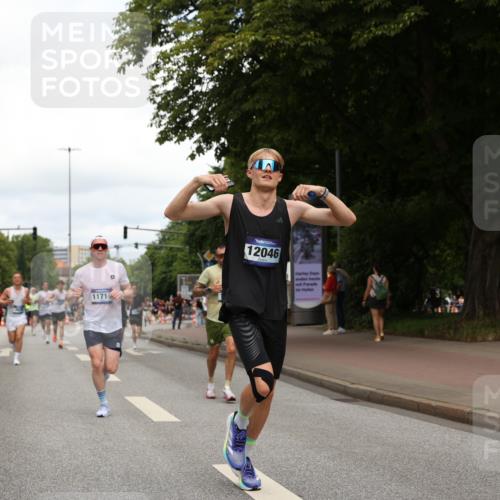29.06.2025 - hella hamburg halbmarathon Yannick Fuchs http://msf.ph/oto/8235472 29.06.2025 10:34:29 20KM 1358, 1975, 2573, 2972, 3547, 3626, 4381, 4398, 4766, 4888, 5752, 6149, 6152, 7495, 7622, 8346, 8467, 8574, 8933, 9116, 9540, 11284, 11714, 11806, 12046, 12091, 12372, 13190, 14077, 14699, 15421, 15435, 15813, 15828, 16580, 17425, 17792, 17916, 17973, 18013, 18154 meine-sportfotos.de