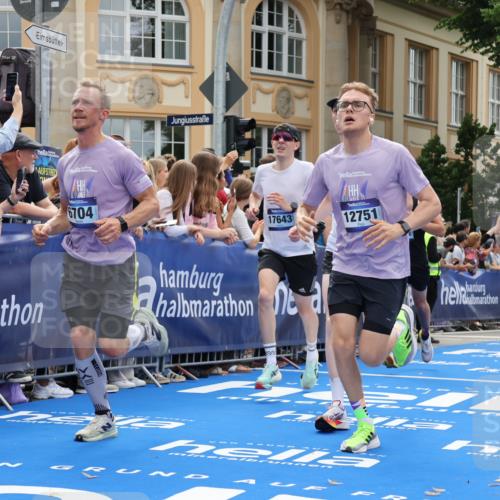29.06.2025 - hella hamburg halbmarathon Strokosch-Dieckow http://msf.ph/oto/8235473 29.06.2025 10:34:57 Ziel 4477, 6704, 7466, 7972, 8864, 8901, 12044, 12204, 12751, 14952, 15391, 15902, 16140, 16177, 16712, 16963, 17643, 18183, 18220, 18419, 18837 meine-sportfotos.de