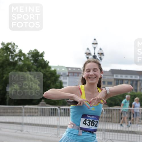 29.06.2025 - hella hamburg halbmarathon Jannik Wohlers http://msf.ph/oto/8235483 29.06.2025 10:28:38 Lombardsbrücke 1869, 2688, 3717, 4161, 4362, 4834, 4982, 5167, 6345, 7169, 8048, 12099, 12404, 12442, 14205, 15143, 15452, 15453, 15952, 15955 meine-sportfotos.de