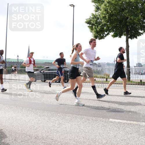 29.06.2025 - hella hamburg halbmarathon Lena Gebhardt http://msf.ph/oto/8235508 29.06.2025 10:45:11 Lombardsbrücke 1024, 1273, 1629, 1685, 1713, 1798, 1924, 2007, 2216, 2217, 2779, 3160, 3164, 3357, 3377, 3570, 3879, 3993, 4099, 4102, 4186, 4275, 4306, 4337, 4504, 4820, 4851, 5099, 5108, 5190, 5339, 5636, 5949, 6150, 6509, 6763, 6788, 6841, 6888, 6911, 6922, 6980, 7283, 7530, 7541, 7699, 7912, 8582, 8594, 8605, 8762, 8907, 9036, 9084, 9085, 9620, 10182, 10225, 10562, 10566, 10668, 10707, 11272, 11314, 12198, 12318, 12332, 12334, 12394, 13039, 13261 meine-sportfotos.de