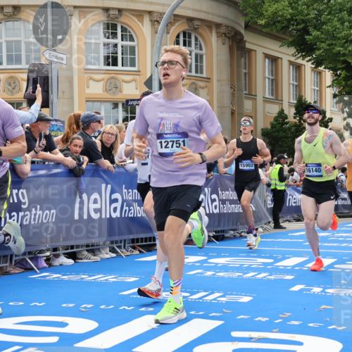 29.06.2025 - hella hamburg halbmarathon Strokosch-Dieckow http://msf.ph/oto/8235513 29.06.2025 10:34:58 Ziel 4477, 6704, 7972, 8864, 8901, 12044, 12751, 14069, 15391, 15902, 16140, 16177, 16712, 16963, 16964, 17643, 18183, 18220, 18837 meine-sportfotos.de