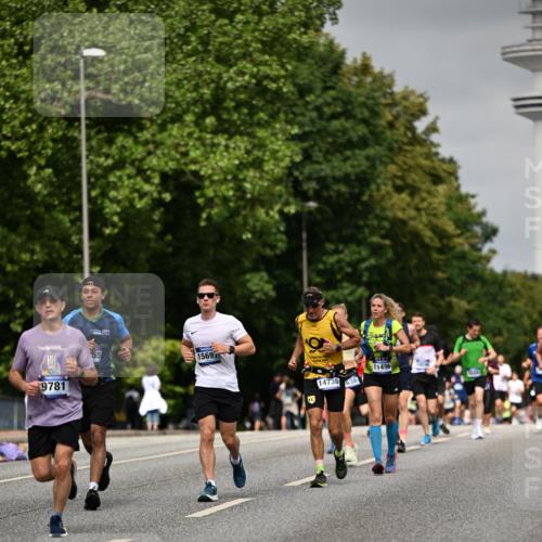 29.06.2025 - hella hamburg halbmarathon Dr. Thomas Lammeyer http://msf.ph/oto/8235516 29.06.2025 10:13:40 Kennedybrücke 1838, 3921, 5511, 7187, 7333, 7636, 8219, 9366, 9434, 9674, 9781, 10036, 10819, 10943, 11067 meine-sportfotos.de