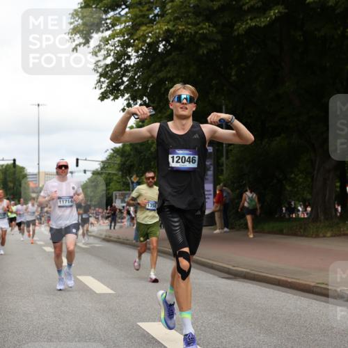 29.06.2025 - hella hamburg halbmarathon Yannick Fuchs http://msf.ph/oto/8235537 29.06.2025 10:34:29 20KM 1358, 1975, 2573, 2972, 3547, 3626, 4381, 4398, 4766, 4888, 5752, 6149, 6152, 7495, 7622, 8346, 8467, 8574, 8933, 9116, 9540, 11284, 11714, 11806, 12046, 12091, 12372, 13190, 14077, 14699, 15421, 15435, 15813, 15828, 16580, 17425, 17792, 17916, 17973, 18013, 18154 meine-sportfotos.de