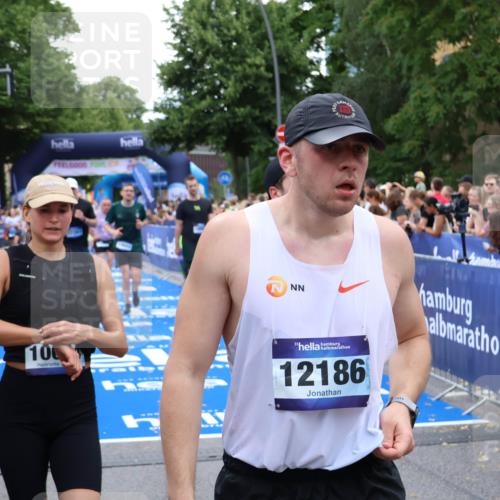 29.06.2025 - hella hamburg halbmarathon Zöllner http://msf.ph/oto/8235538 29.06.2025 10:54:56 Ziel 1327, 1506, 4231, 6994, 8514, 14638, 14660, 15156, 16623, 16868, 17261, 18325 meine-sportfotos.de