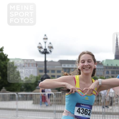 29.06.2025 - hella hamburg halbmarathon Jannik Wohlers http://msf.ph/oto/8235544 29.06.2025 10:28:38 Lombardsbrücke 1869, 2688, 3717, 4161, 4362, 4834, 4982, 5167, 6345, 7169, 8048, 12099, 12404, 12442, 14205, 15143, 15452, 15453, 15952, 15955 meine-sportfotos.de