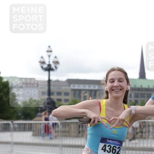 29.06.2025 - hella hamburg halbmarathon Jannik Wohlers http://msf.ph/oto/8235564 29.06.2025 10:28:38 Lombardsbrücke 1869, 2688, 3717, 4161, 4362, 4834, 4982, 5167, 6345, 7169, 8048, 12099, 12404, 12442, 14205, 15143, 15452, 15453, 15952, 15955 meine-sportfotos.de