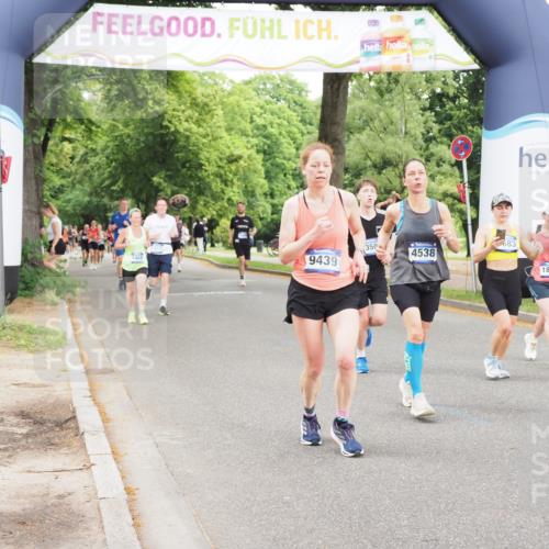 29.06.2025 - hella hamburg halbmarathon MichiJ http://msf.ph/oto/8235573 29.06.2025 10:49:58 Zwischen KM18-KM19 1254, 1334, 1464, 1573, 2683, 3001, 3921, 4538, 5384, 9439, 9554, 9718, 10705, 12004, 13503, 14135, 15252, 16808, 17757, 18999 meine-sportfotos.de