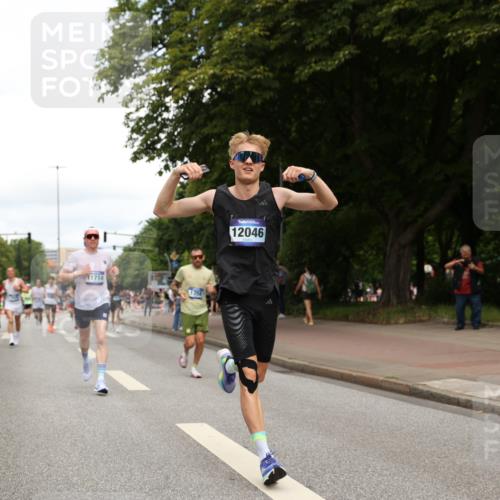 29.06.2025 - hella hamburg halbmarathon Yannick Fuchs http://msf.ph/oto/8235582 29.06.2025 10:34:29 20KM 1358, 1975, 2573, 2972, 3547, 3626, 4381, 4398, 4766, 4888, 5752, 6149, 6152, 7495, 7622, 8346, 8467, 8574, 8933, 9116, 9540, 11284, 11714, 11806, 12046, 12091, 12372, 13190, 14077, 14699, 15421, 15435, 15813, 15828, 16580, 17425, 17792, 17916, 17973, 18013, 18154 meine-sportfotos.de