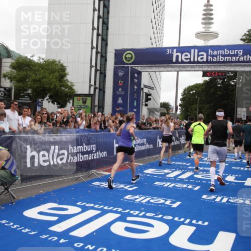29.06.2025 - hella hamburg halbmarathon Michael Strokosch http://msf.ph/oto/8235586 29.06.2025 10:53:39 Ziel 1030, 1061, 1098, 1499, 1502, 1783, 2070, 2630, 3399, 3819, 5866, 6628, 6762, 10549, 12632, 13865, 15061, 15113, 15497, 15856, 17710, 18450, 18612, 18666, 18715 meine-sportfotos.de