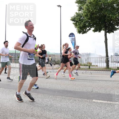 29.06.2025 - hella hamburg halbmarathon Lena Gebhardt http://msf.ph/oto/8235624 29.06.2025 10:33:40 Lombardsbrücke 1189, 1275, 1417, 1764, 1896, 1995, 2038, 2054, 2085, 2342, 2482, 2776, 2838, 3170, 3264, 3340, 3341, 3345, 3560, 3812, 4164, 4361, 4433, 4445, 4449, 4479, 4696, 4942, 5075, 5096, 5141, 5557, 5566, 5569, 5691, 5821, 5822, 5887, 6109, 6364, 6515, 6516, 6773, 6854, 6956, 6999, 7027, 7565, 7653, 7705, 8021, 8157, 8202, 8282, 8375, 8377, 8383, 8401, 8891, 9094, 9234, 9258, 9438, 9591, 9592, 9750, 9780, 9799, 9875, 9995, 10007, 10071, 10561, 11713, 11811, 11826 meine-sportfotos.de