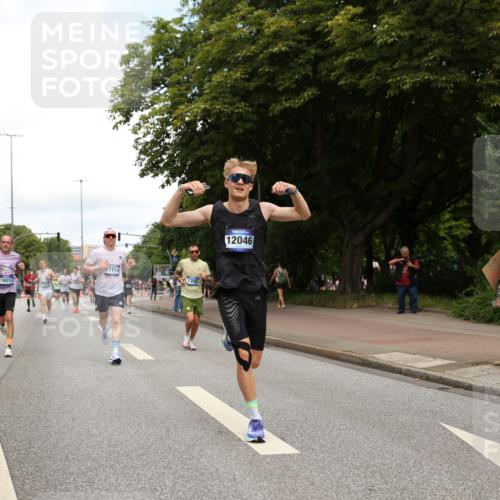 29.06.2025 - hella hamburg halbmarathon Yannick Fuchs http://msf.ph/oto/8235634 29.06.2025 10:34:29 20KM 1358, 1975, 2573, 2972, 3547, 3626, 4381, 4398, 4766, 4888, 5752, 6149, 6152, 7495, 7622, 8346, 8467, 8574, 8933, 9116, 9540, 11284, 11714, 11806, 12046, 12091, 12372, 13190, 14077, 14699, 15421, 15435, 15813, 15828, 16580, 17425, 17792, 17916, 17973, 18013, 18154 meine-sportfotos.de