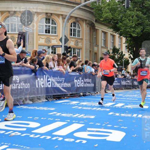 29.06.2025 - hella hamburg halbmarathon Strokosch-Dieckow http://msf.ph/oto/8235652 29.06.2025 10:34:59 Ziel 4477, 6704, 7972, 8864, 8901, 11559, 12044, 12751, 14069, 15391, 15902, 16140, 16177, 16712, 16963, 16964, 17643, 18183, 18220 meine-sportfotos.de