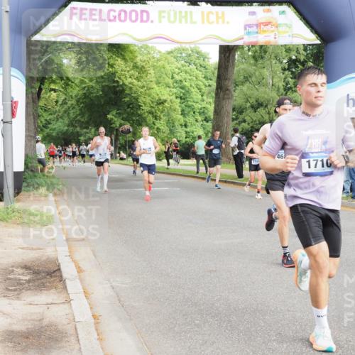 29.06.2025 - hella hamburg halbmarathon MichiJ http://msf.ph/oto/8235688 29.06.2025 10:27:03 Zwischen KM18-KM19 1710, 6684, 12137, 14688, 14992, 17726, 18276, 18529 meine-sportfotos.de