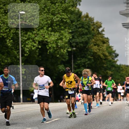29.06.2025 - hella hamburg halbmarathon Dr. Thomas Lammeyer http://msf.ph/oto/8235716 29.06.2025 10:13:41 Kennedybrücke 1838, 3921, 5511, 7187, 7333, 7636, 8219, 9366, 9434, 9674, 9781, 10036, 10819, 10943, 11067 meine-sportfotos.de