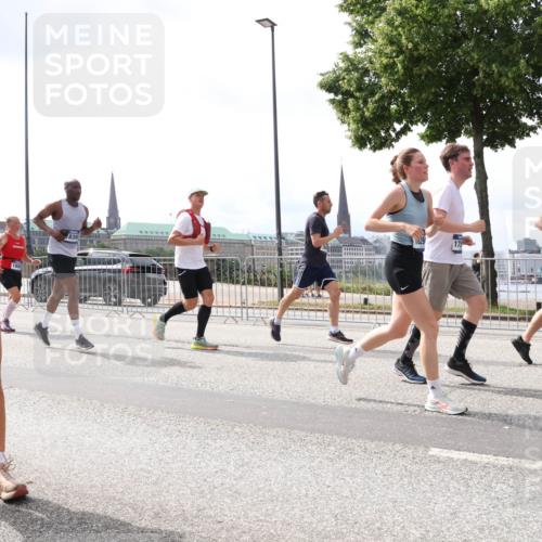 29.06.2025 - hella hamburg halbmarathon Lena Gebhardt http://msf.ph/oto/8235744 29.06.2025 10:45:11 Lombardsbrücke 1024, 1273, 1629, 1685, 1713, 1798, 1924, 2007, 2216, 2217, 2779, 3160, 3164, 3357, 3377, 3570, 3879, 3993, 4099, 4102, 4186, 4275, 4306, 4337, 4504, 4820, 4851, 5099, 5108, 5190, 5339, 5636, 5949, 6150, 6509, 6763, 6788, 6841, 6888, 6911, 6922, 6980, 7283, 7530, 7541, 7699, 7912, 8582, 8594, 8605, 8762, 8907, 9036, 9084, 9085, 9620, 10182, 10225, 10562, 10566, 10668, 10707, 11272, 11314, 12198, 12318, 12332, 12334, 12394, 13039, 13261 meine-sportfotos.de