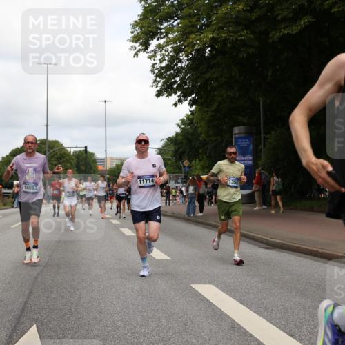 29.06.2025 - hella hamburg halbmarathon Yannick Fuchs http://msf.ph/oto/8235755 29.06.2025 10:34:30 20KM 1358, 1603, 1975, 2573, 2972, 3547, 3626, 4381, 4398, 4766, 4888, 5752, 6149, 6152, 7495, 7622, 8346, 8467, 8574, 8933, 9116, 9540, 11284, 11714, 11806, 12046, 12091, 13190, 14077, 14699, 15421, 15435, 15813, 15828, 16580, 17425, 17792, 17916, 17973, 18013, 18154, 18979 meine-sportfotos.de