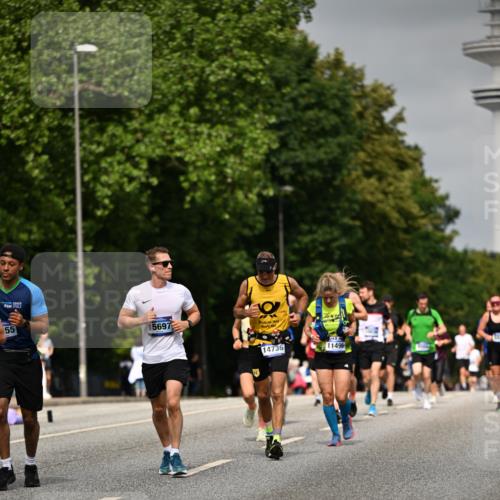 29.06.2025 - hella hamburg halbmarathon Dr. Thomas Lammeyer http://msf.ph/oto/8235758 29.06.2025 10:13:41 Kennedybrücke 1838, 3921, 5511, 7187, 7333, 7636, 8219, 9366, 9434, 9674, 9781, 10036, 10819, 10943, 11067 meine-sportfotos.de