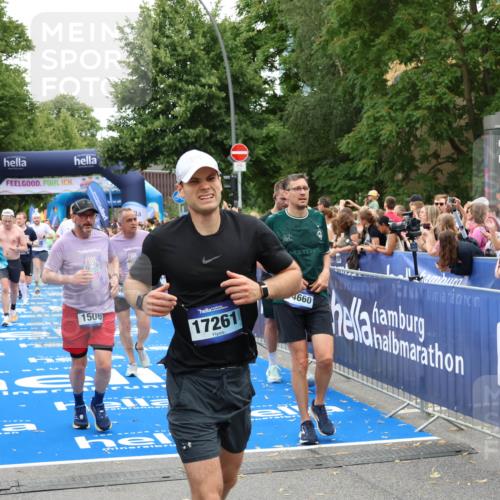 29.06.2025 - hella hamburg halbmarathon Zöllner http://msf.ph/oto/8235779 29.06.2025 10:55:00 Ziel 1327, 1506, 3652, 4249, 4616, 5020, 6433, 6994, 8514, 8698, 10266, 13988, 14638, 14660, 14845, 15156, 16047, 16623, 16868, 18181, 18325 meine-sportfotos.de