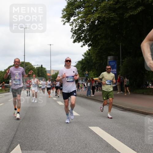 29.06.2025 - hella hamburg halbmarathon Yannick Fuchs http://msf.ph/oto/8235781 29.06.2025 10:34:30 20KM 1358, 1603, 1975, 2573, 2972, 3547, 3626, 4381, 4398, 4766, 4888, 5752, 6149, 6152, 7495, 7622, 8346, 8467, 8574, 8933, 9116, 9540, 11284, 11714, 11806, 12046, 12091, 13190, 14077, 14699, 15421, 15435, 15813, 15828, 16580, 17425, 17792, 17916, 17973, 18013, 18154, 18979 meine-sportfotos.de
