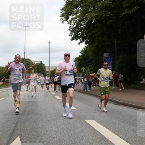 29.06.2025 - hella hamburg halbmarathon Yannick Fuchs http://msf.ph/oto/8235792 29.06.2025 10:34:30 20KM 1358, 1603, 1975, 2573, 2972, 3547, 3626, 4381, 4398, 4766, 4888, 5752, 6149, 6152, 7495, 7622, 8346, 8467, 8574, 8933, 9116, 9540, 11284, 11714, 11806, 12046, 12091, 13190, 14077, 14699, 15421, 15435, 15813, 15828, 16580, 17425, 17792, 17916, 17973, 18013, 18154, 18979 meine-sportfotos.de