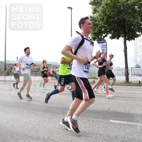 29.06.2025 - hella hamburg halbmarathon Lena Gebhardt http://msf.ph/oto/8235806 29.06.2025 10:33:41 Lombardsbrücke 1189, 1275, 1417, 1764, 1896, 1995, 2085, 2342, 2482, 2776, 2838, 3170, 3264, 3340, 3341, 3345, 3560, 3812, 4164, 4361, 4433, 4445, 4449, 4479, 4696, 4942, 5075, 5096, 5141, 5557, 5561, 5566, 5569, 5691, 5821, 5822, 5887, 6109, 6364, 6515, 6516, 6773, 6854, 6956, 6999, 7027, 7565, 7653, 7705, 8021, 8157, 8202, 8282, 8375, 8377, 8383, 8401, 8891, 9094, 9234, 9258, 9438, 9591, 9592, 9750, 9780, 9799, 9875, 9995, 10007, 10071, 10561, 11811, 11826 meine-sportfotos.de