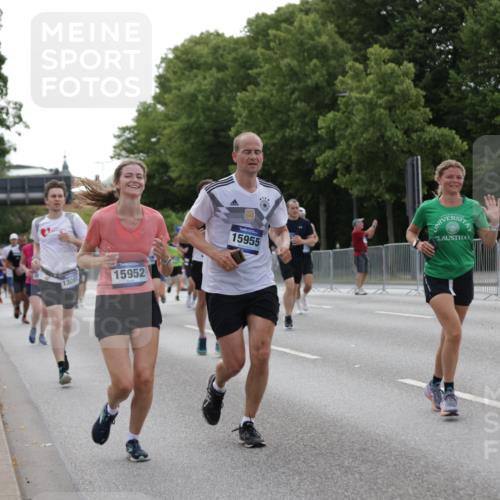 29.06.2025 - hella hamburg halbmarathon Jannik Wohlers http://msf.ph/oto/8235815 29.06.2025 10:28:45 Lombardsbrücke 2688, 4161, 4362, 4373, 4982, 6345, 7169, 7449, 8048, 10198, 10808, 11989, 12099, 12404, 12442, 12958, 13090, 15952, 15955, 16673, 18414 meine-sportfotos.de