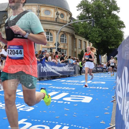 29.06.2025 - hella hamburg halbmarathon Strokosch-Dieckow http://msf.ph/oto/8235816 29.06.2025 10:35:01 Ziel 6704, 7628, 7972, 8864, 8901, 11559, 12044, 12751, 14069, 15391, 15902, 16140, 16177, 16712, 16963, 16964, 17022, 17643, 18220 meine-sportfotos.de