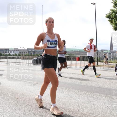 29.06.2025 - hella hamburg halbmarathon Lena Gebhardt http://msf.ph/oto/8235819 29.06.2025 10:45:12 Lombardsbrücke 1024, 1273, 1629, 1685, 1713, 1798, 1924, 2007, 2216, 2217, 2779, 3160, 3164, 3357, 3377, 3570, 3879, 3993, 4099, 4102, 4186, 4275, 4306, 4337, 4504, 4820, 4851, 5099, 5108, 5190, 5339, 5636, 5949, 6150, 6509, 6763, 6788, 6841, 6888, 6911, 6922, 6980, 7283, 7530, 7541, 7699, 7859, 7912, 8582, 8594, 8605, 8762, 8907, 9036, 9084, 9085, 9620, 10182, 10225, 10562, 10566, 10668, 10707, 11272, 11314, 12198, 12318, 12332, 12334, 12394, 13039, 13261 meine-sportfotos.de