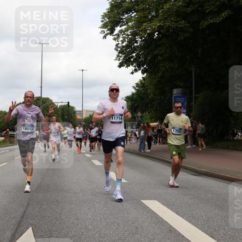 29.06.2025 - hella hamburg halbmarathon Yannick Fuchs http://msf.ph/oto/8235825 29.06.2025 10:34:30 20KM 1358, 1603, 1975, 2573, 2972, 3547, 3626, 4381, 4398, 4766, 4888, 5752, 6149, 6152, 7495, 7622, 8346, 8467, 8574, 8933, 9116, 9540, 11284, 11714, 11806, 12046, 12091, 13190, 14077, 14699, 15421, 15435, 15813, 15828, 16580, 17425, 17792, 17916, 17973, 18013, 18154, 18979 meine-sportfotos.de