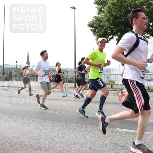 29.06.2025 - hella hamburg halbmarathon Lena Gebhardt http://msf.ph/oto/8235862 29.06.2025 10:33:41 Lombardsbrücke 1189, 1275, 1417, 1764, 1896, 1995, 2085, 2342, 2482, 2776, 2838, 3170, 3264, 3340, 3341, 3345, 3560, 3812, 4164, 4361, 4433, 4445, 4449, 4479, 4696, 4942, 5075, 5096, 5141, 5557, 5561, 5566, 5569, 5691, 5821, 5822, 5887, 6109, 6364, 6515, 6516, 6773, 6854, 6956, 6999, 7027, 7565, 7653, 7705, 8021, 8157, 8202, 8282, 8375, 8377, 8383, 8401, 8891, 9094, 9234, 9258, 9438, 9591, 9592, 9750, 9780, 9799, 9875, 9995, 10007, 10071, 10561, 11811, 11826 meine-sportfotos.de