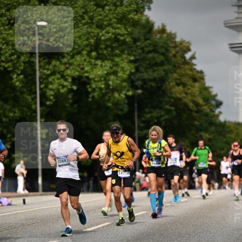 29.06.2025 - hella hamburg halbmarathon Dr. Thomas Lammeyer http://msf.ph/oto/8235881 29.06.2025 10:13:42 Kennedybrücke 1838, 3921, 5511, 7187, 7333, 7636, 8219, 9366, 9434, 9674, 9781, 10036, 10819, 10943, 11067 meine-sportfotos.de
