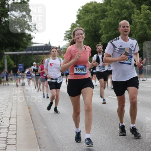 29.06.2025 - hella hamburg halbmarathon Jannik Wohlers http://msf.ph/oto/8235885 29.06.2025 10:28:46 Lombardsbrücke 1230, 2688, 4161, 4362, 4373, 4982, 6345, 7169, 7449, 8048, 10198, 10641, 10808, 11989, 12099, 12404, 12442, 12958, 13090, 15952, 15955, 16673, 18414 meine-sportfotos.de
