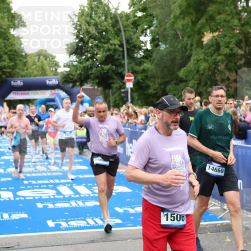 29.06.2025 - hella hamburg halbmarathon Zöllner http://msf.ph/oto/8235899 29.06.2025 10:55:01 Ziel 1327, 3652, 4249, 4616, 4938, 5020, 6433, 6994, 8514, 8698, 10266, 13988, 14638, 14845, 15126, 15156, 15879, 16047, 16623, 16868, 18181, 18325 meine-sportfotos.de