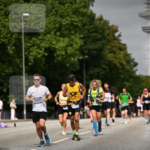 29.06.2025 - hella hamburg halbmarathon Dr. Thomas Lammeyer http://msf.ph/oto/8235903 29.06.2025 10:13:42 Kennedybrücke 1838, 3921, 5511, 7187, 7333, 7636, 8219, 9366, 9434, 9674, 9781, 10036, 10819, 10943, 11067 meine-sportfotos.de