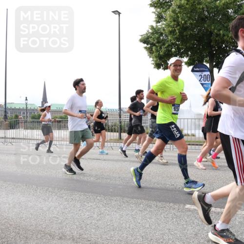 29.06.2025 - hella hamburg halbmarathon Lena Gebhardt http://msf.ph/oto/8235905 29.06.2025 10:33:41 Lombardsbrücke 1189, 1275, 1417, 1764, 1896, 1995, 2085, 2342, 2482, 2776, 2838, 3170, 3264, 3340, 3341, 3345, 3560, 3812, 4164, 4361, 4433, 4445, 4449, 4479, 4696, 4942, 5075, 5096, 5141, 5557, 5561, 5566, 5569, 5691, 5821, 5822, 5887, 6109, 6364, 6515, 6516, 6773, 6854, 6956, 6999, 7027, 7565, 7653, 7705, 8021, 8157, 8202, 8282, 8375, 8377, 8383, 8401, 8891, 9094, 9234, 9258, 9438, 9591, 9592, 9750, 9780, 9799, 9875, 9995, 10007, 10071, 10561, 11811, 11826 meine-sportfotos.de