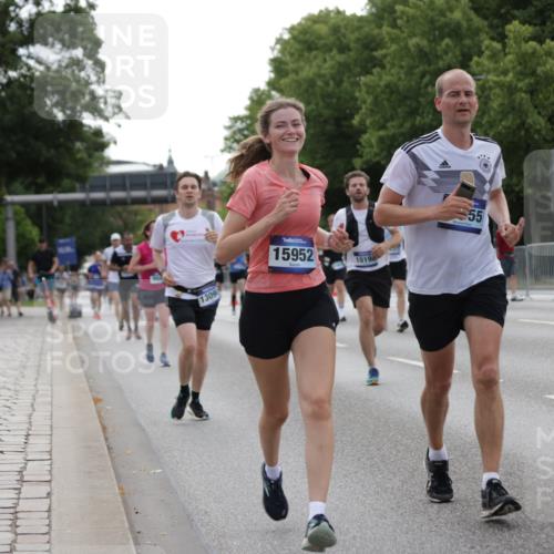 29.06.2025 - hella hamburg halbmarathon Jannik Wohlers http://msf.ph/oto/8235920 29.06.2025 10:28:46 Lombardsbrücke 1230, 2688, 4161, 4362, 4373, 4982, 6345, 7169, 7449, 8048, 10198, 10641, 10808, 11989, 12099, 12404, 12442, 12958, 13090, 15952, 15955, 16673, 18414 meine-sportfotos.de