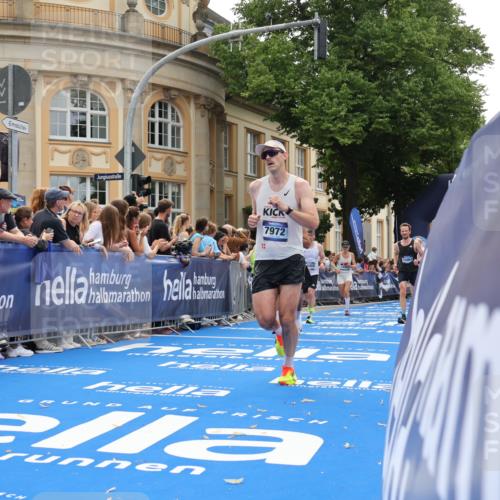 29.06.2025 - hella hamburg halbmarathon Strokosch-Dieckow http://msf.ph/oto/8235936 29.06.2025 10:35:04 Ziel 4740, 7628, 7972, 8901, 11559, 12044, 14069, 15391, 15902, 16177, 16963, 16964, 17022 meine-sportfotos.de