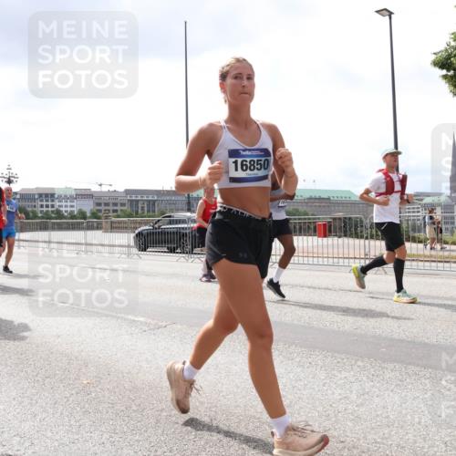 29.06.2025 - hella hamburg halbmarathon Lena Gebhardt http://msf.ph/oto/8235947 29.06.2025 10:45:12 Lombardsbrücke 1024, 1273, 1629, 1685, 1713, 1798, 1924, 2007, 2216, 2217, 2779, 3160, 3164, 3357, 3377, 3570, 3879, 3993, 4099, 4102, 4186, 4275, 4306, 4337, 4504, 4820, 4851, 5099, 5108, 5190, 5339, 5636, 5949, 6150, 6509, 6763, 6788, 6841, 6888, 6911, 6922, 6980, 7283, 7530, 7541, 7699, 7859, 7912, 8582, 8594, 8605, 8762, 8907, 9036, 9084, 9085, 9620, 10182, 10225, 10562, 10566, 10668, 10707, 11272, 11314, 12198, 12318, 12332, 12334, 12394, 13039, 13261 meine-sportfotos.de