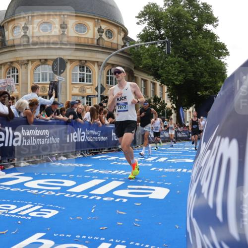 29.06.2025 - hella hamburg halbmarathon Strokosch-Dieckow http://msf.ph/oto/8235954 29.06.2025 10:35:04 Ziel 4740, 7628, 7972, 8901, 11559, 12044, 14069, 15391, 15902, 16177, 16963, 16964, 17022 meine-sportfotos.de