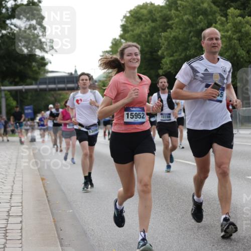 29.06.2025 - hella hamburg halbmarathon Jannik Wohlers http://msf.ph/oto/8235963 29.06.2025 10:28:46 Lombardsbrücke 1230, 2688, 4161, 4362, 4373, 4982, 6345, 7169, 7449, 8048, 10198, 10641, 10808, 11989, 12099, 12404, 12442, 12958, 13090, 15952, 15955, 16673, 18414 meine-sportfotos.de