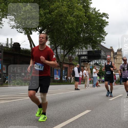 29.06.2025 - hella hamburg halbmarathon Yannick Fuchs http://msf.ph/oto/8235973 29.06.2025 10:47:08 20KM 1061, 1258, 1499, 1683, 1706, 1783, 2074, 2099, 2208, 2346, 2910, 3059, 3334, 3399, 3999, 4065, 4419, 4587, 4635, 5077, 5607, 5907, 6198, 6628, 6897, 7232, 7383, 7509, 8273, 8361, 8587, 8651, 9065, 9163, 9537, 10724, 11217, 11588, 11589, 11604, 11689, 11992, 12155, 12413, 12482, 12490, 12875, 12910, 14323, 14805, 15126, 15179, 15430, 15681, 15980, 16467, 16538, 16986, 18249, 18720, 18901, 19208, 19244 meine-sportfotos.de