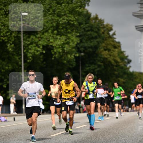 29.06.2025 - hella hamburg halbmarathon Dr. Thomas Lammeyer http://msf.ph/oto/8235974 29.06.2025 10:13:42 Kennedybrücke 1838, 3921, 5511, 7187, 7333, 7636, 8219, 9366, 9434, 9674, 9781, 10036, 10819, 10943, 11067 meine-sportfotos.de