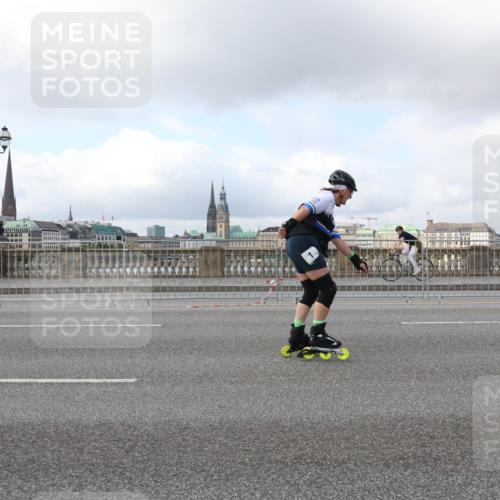 29.06.2025 - hella hamburg halbmarathon Lena Gebhardt http://msf.ph/oto/8236006 29.06.2025 09:01:59 Lombardsbrücke  meine-sportfotos.de