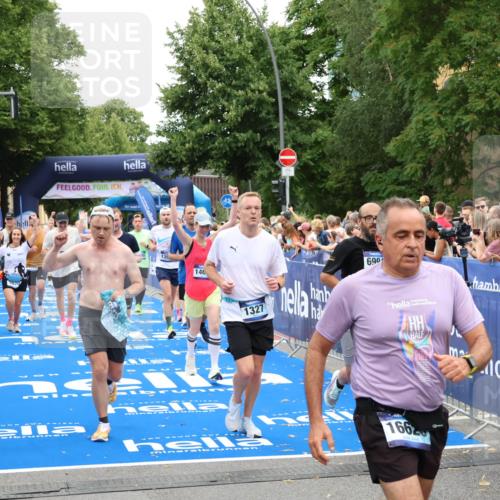 29.06.2025 - hella hamburg halbmarathon Zöllner http://msf.ph/oto/8236042 29.06.2025 10:55:03 Ziel 1327, 2884, 3652, 3791, 4249, 4616, 4938, 5020, 6433, 6994, 8514, 8698, 9060, 10266, 11333, 13297, 13988, 14638, 14750, 14845, 15126, 15156, 15879, 16047, 17803, 18181, 18325 meine-sportfotos.de