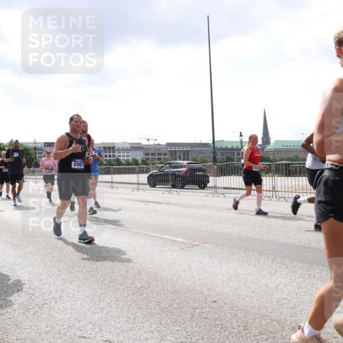 29.06.2025 - hella hamburg halbmarathon Lena Gebhardt http://msf.ph/oto/8236049 29.06.2025 10:45:12 Lombardsbrücke 1024, 1273, 1629, 1685, 1713, 1798, 1924, 2007, 2216, 2217, 2779, 3160, 3164, 3357, 3377, 3570, 3879, 3993, 4099, 4102, 4186, 4275, 4306, 4337, 4504, 4820, 4851, 5099, 5108, 5190, 5339, 5636, 5949, 6150, 6509, 6763, 6788, 6841, 6888, 6911, 6922, 6980, 7283, 7530, 7541, 7699, 7859, 7912, 8582, 8594, 8605, 8762, 8907, 9036, 9084, 9085, 9620, 10182, 10225, 10562, 10566, 10668, 10707, 11272, 11314, 12198, 12318, 12332, 12334, 12394, 13039, 13261 meine-sportfotos.de