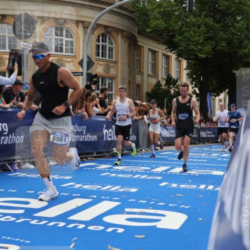 29.06.2025 - hella hamburg halbmarathon Strokosch-Dieckow http://msf.ph/oto/8236055 29.06.2025 10:35:06 Ziel 4740, 7628, 7972, 8901, 11559, 14069, 15415, 16963, 16964, 17022 meine-sportfotos.de