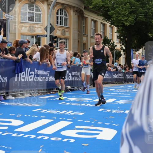 29.06.2025 - hella hamburg halbmarathon Strokosch-Dieckow http://msf.ph/oto/8236078 29.06.2025 10:35:06 Ziel 4740, 7628, 7972, 8901, 11559, 14069, 15415, 16963, 16964, 17022 meine-sportfotos.de