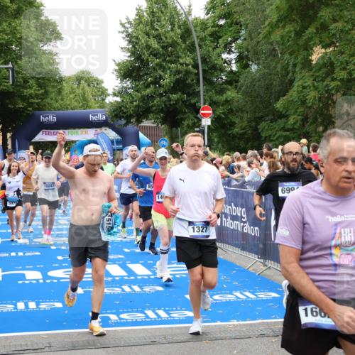 29.06.2025 - hella hamburg halbmarathon Zöllner http://msf.ph/oto/8236081 29.06.2025 10:55:03 Ziel 1327, 2884, 3652, 3791, 4249, 4616, 4938, 5020, 6433, 6994, 8514, 8698, 9060, 10266, 11333, 13297, 13988, 14638, 14750, 14845, 15126, 15156, 15879, 16047, 17803, 18181, 18325 meine-sportfotos.de