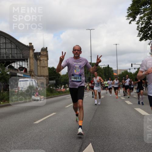 29.06.2025 - hella hamburg halbmarathon Yannick Fuchs http://msf.ph/oto/8236082 29.06.2025 10:34:31 20KM 1358, 1603, 1975, 2573, 2826, 2972, 3547, 3626, 4381, 4398, 4766, 4888, 5752, 6149, 6152, 7495, 7622, 8346, 8467, 8574, 8933, 9116, 9540, 11284, 11714, 11806, 12046, 12091, 13190, 14077, 14699, 15421, 15813, 15828, 16580, 17425, 17792, 17916, 17973, 18013, 18154, 18979 meine-sportfotos.de